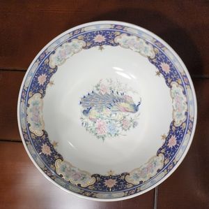 Vintage Toyo Japanese peacock bowl